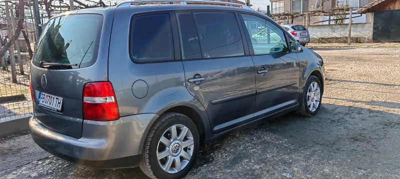 VW Touran, снимка 13 - Автомобили и джипове - 48493180