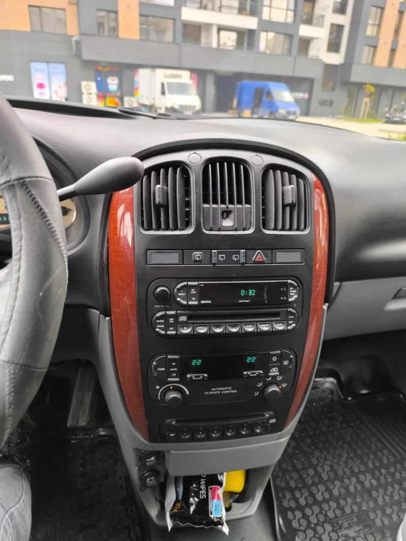 Chrysler Voyager, снимка 4 - Автомобили и джипове - 52457500