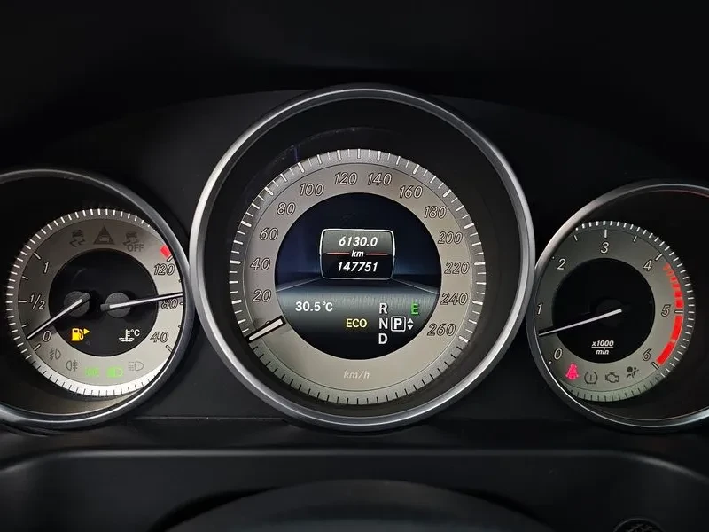 Mercedes-Benz E 350 4MATIC - САМО 30% АВАНС, снимка 8 - Автомобили и джипове - 55429291