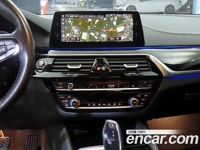 BMW 520, снимка 11 - Автомобили и джипове - 56077756