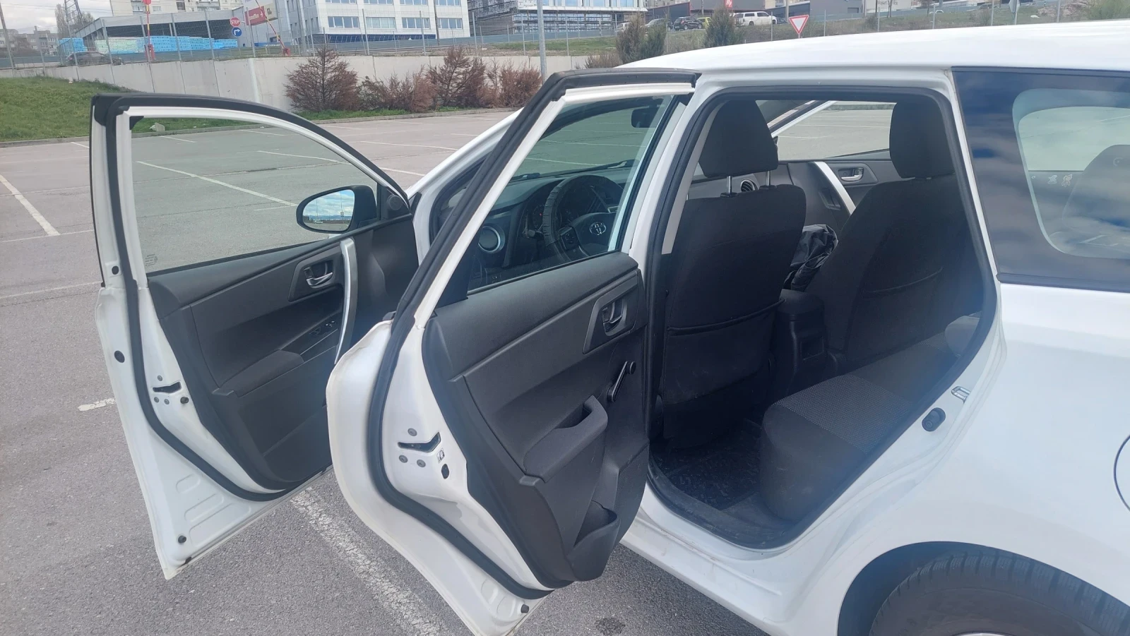 Toyota Auris  - изображение 5