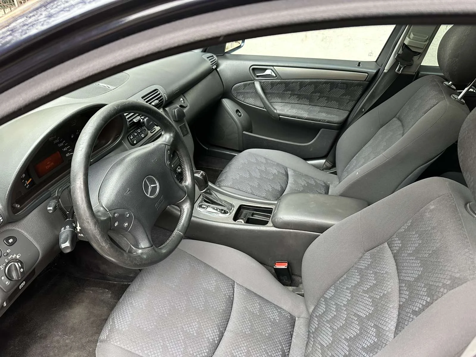 Mercedes-Benz C 270 270 CDI, снимка 11 - Автомобили и джипове - 54057759