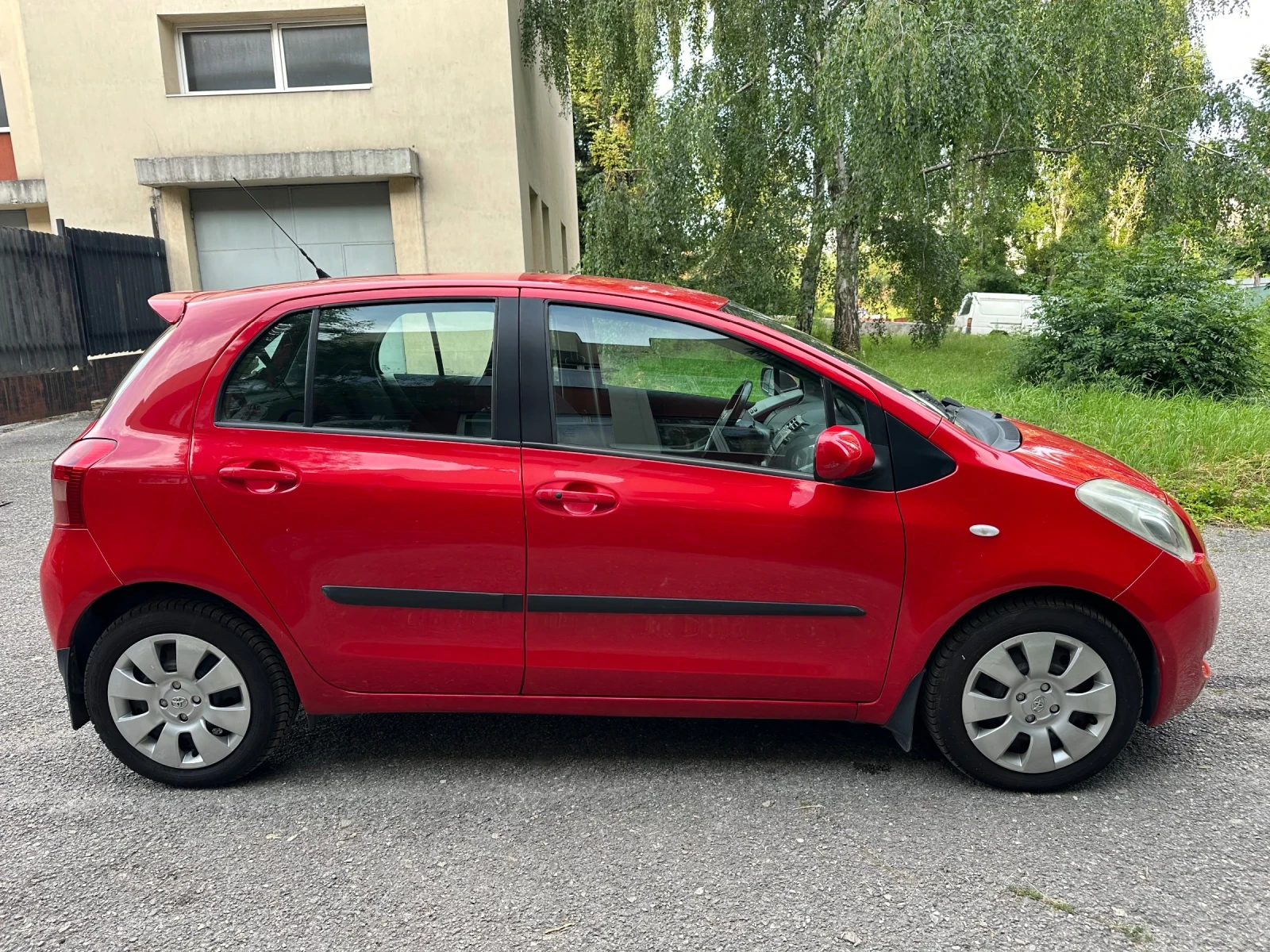 Toyota Yaris 1.3 Автоматик, снимка 8 - Автомобили и джипове - 54983053