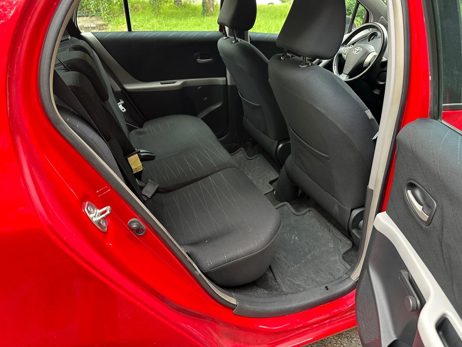 Toyota Yaris 1.3 Автоматик, снимка 7 - Автомобили и джипове - 54983053