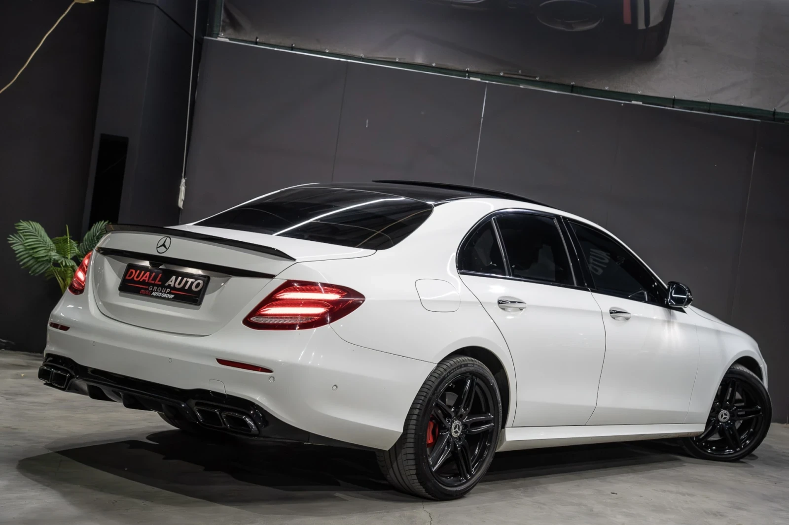 Mercedes-Benz E 350 /AMG OPTIK/PANO/HUD/9G/SOFTCLOSE/FULL MAX/, снимка 5 - Автомобили и джипове - 55565178