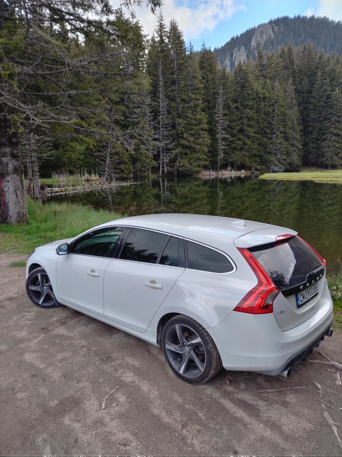 Volvo V60 2.0 R Design 163 hp, снимка 2 - Автомобили и джипове - 55671455