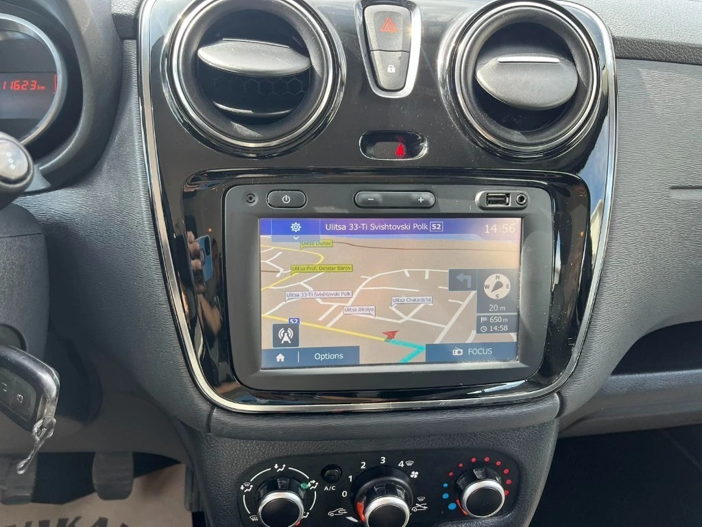 Dacia Lodgy 1.2 Stepway Е-6, снимка 8 - Автомобили и джипове - 55767552
