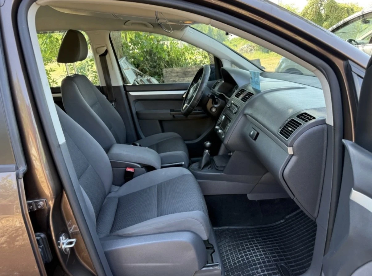 VW Touran, снимка 15 - Автомобили и джипове - 56343937