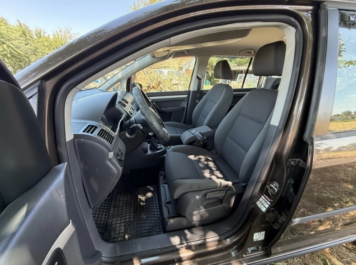 VW Touran, снимка 8 - Автомобили и джипове - 56343937