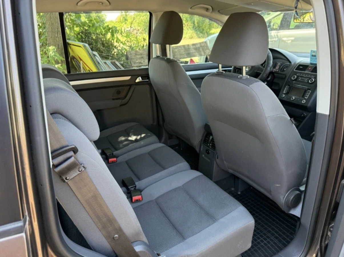 VW Touran, снимка 14 - Автомобили и джипове - 56343937