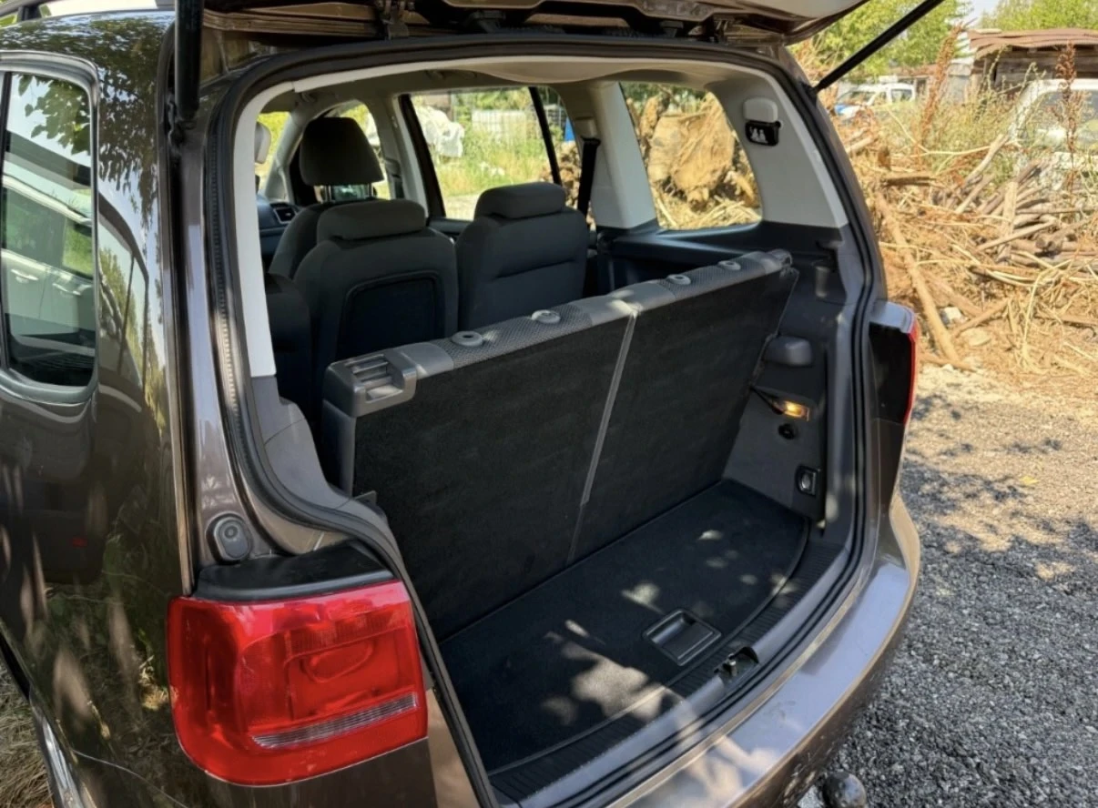 VW Touran, снимка 12 - Автомобили и джипове - 56343937