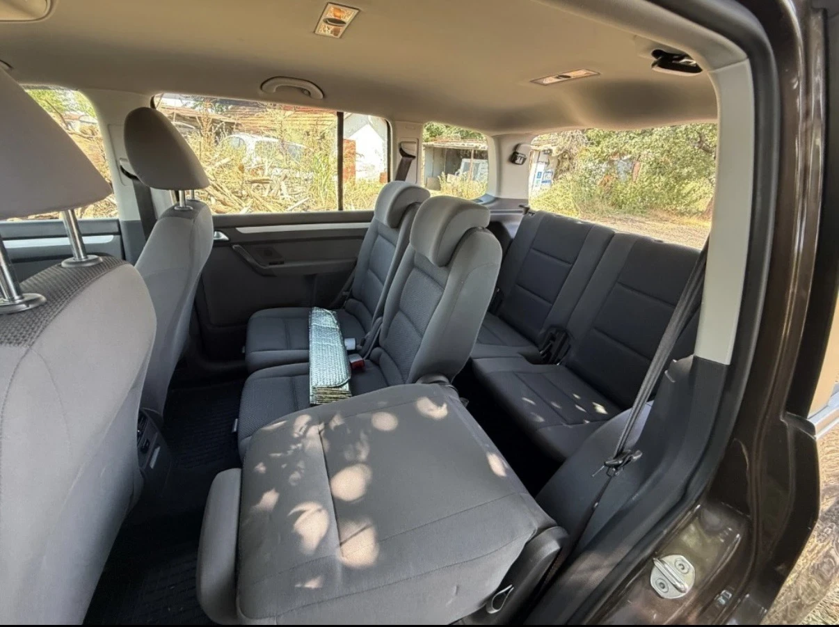 VW Touran, снимка 10 - Автомобили и джипове - 56343937
