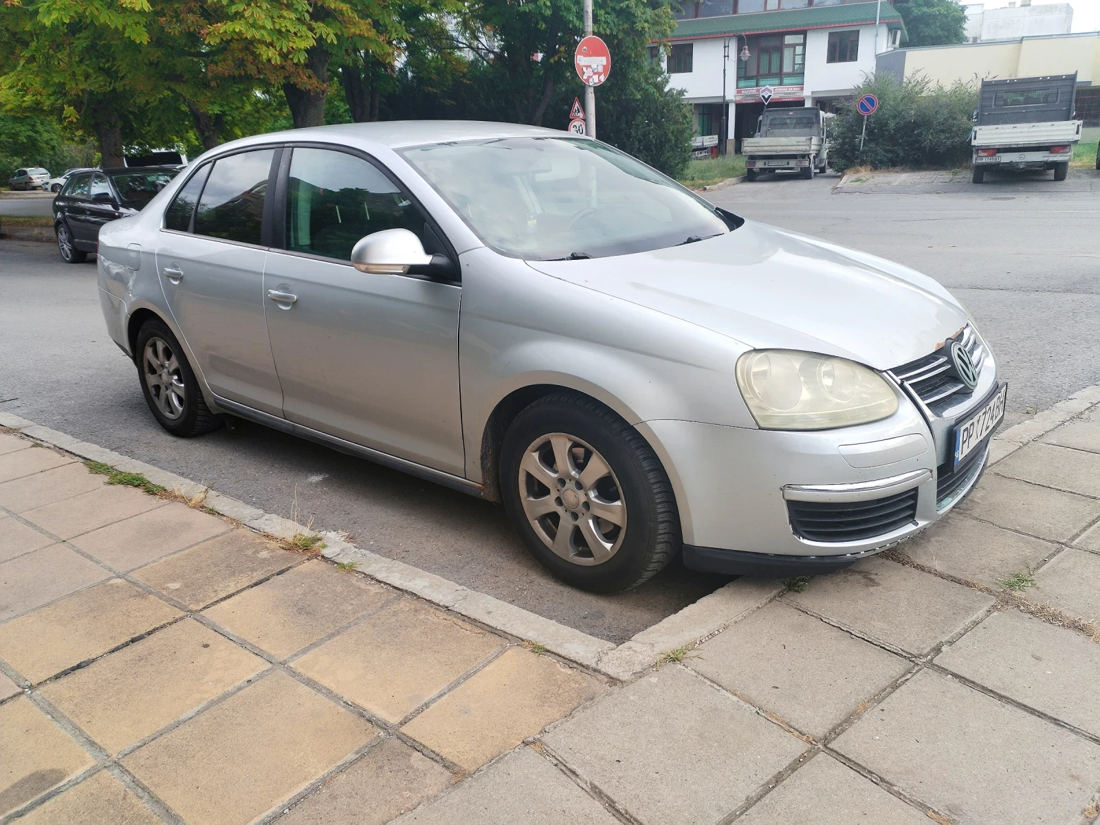 VW Jetta 1.9 TDi, снимка 9 - Автомобили и джипове - 56382878
