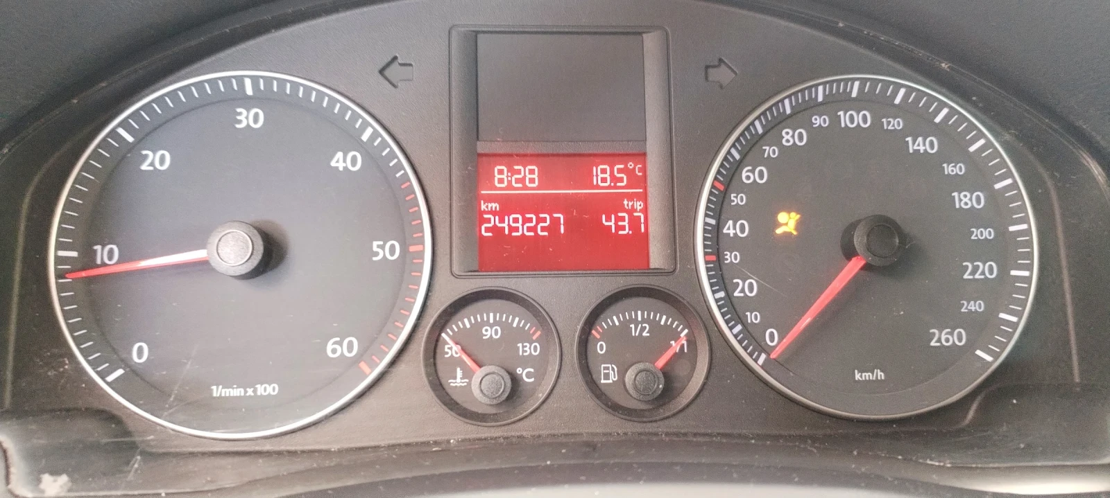 VW Jetta 1.9 TDi, снимка 2 - Автомобили и джипове - 56382878