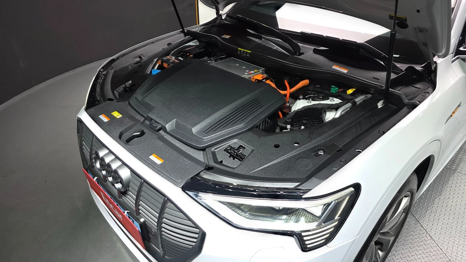 Audi E-Tron 55 Quattro * Крайна Цена* , снимка 5 - Автомобили и джипове - 56636012