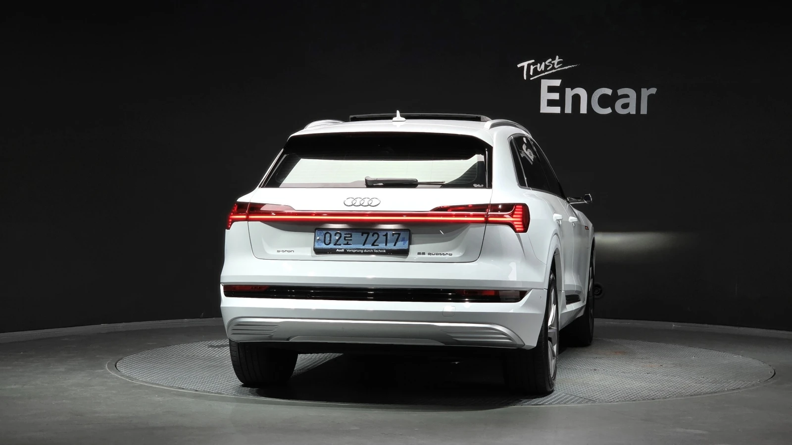 Audi E-Tron 55 Quattro * Крайна Цена* , снимка 4 - Автомобили и джипове - 56636012