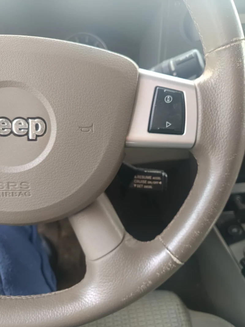 Jeep Commander Бензин, снимка 12 - Автомобили и джипове - 53559403