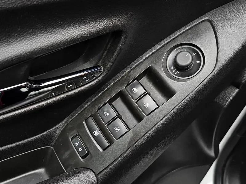 Chevrolet Trax 1.4, снимка 17 - Автомобили и джипове - 54327805