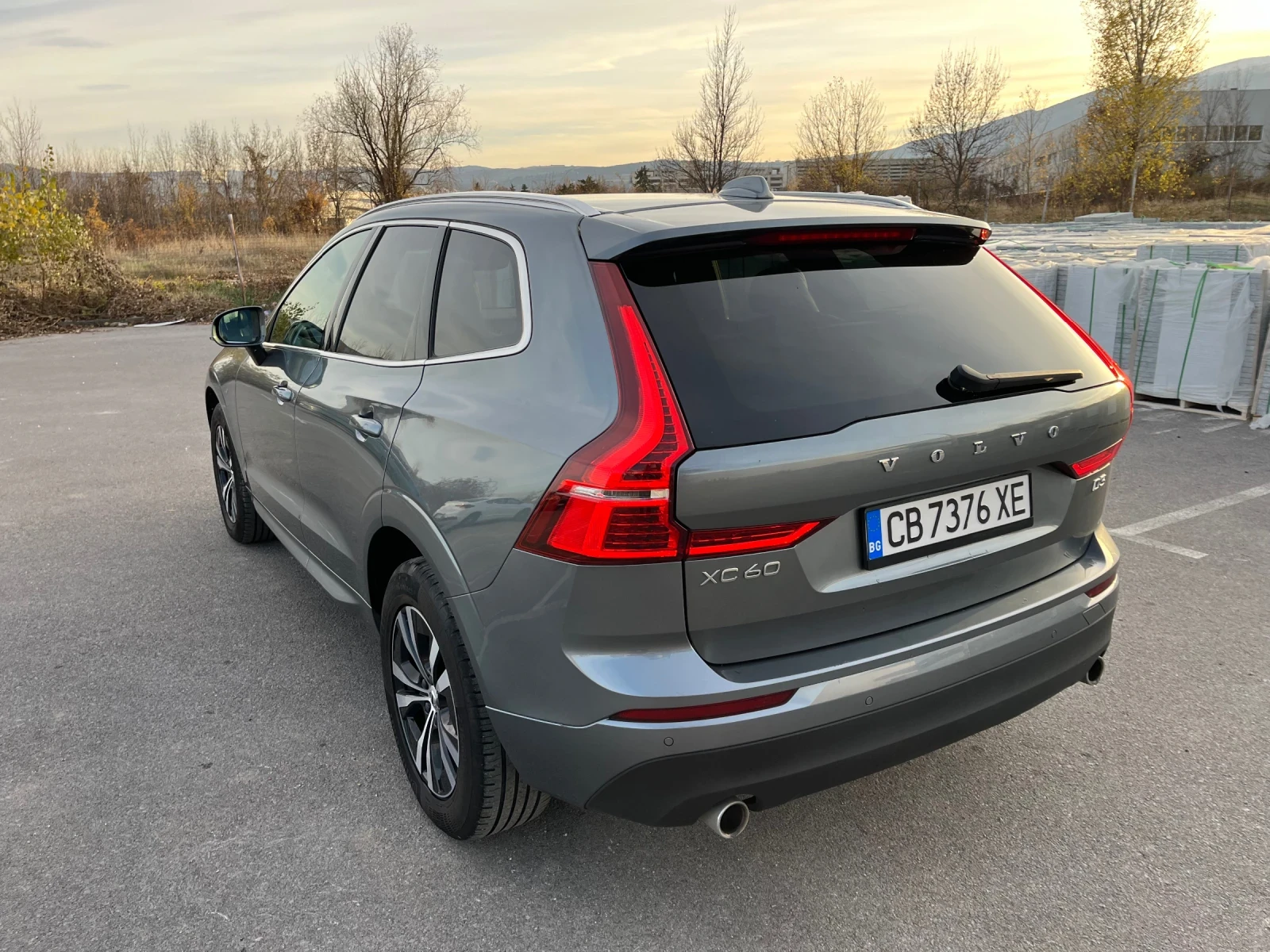 Volvo XC60 2.0D-150k.c. Momentum Pro - изображение 4