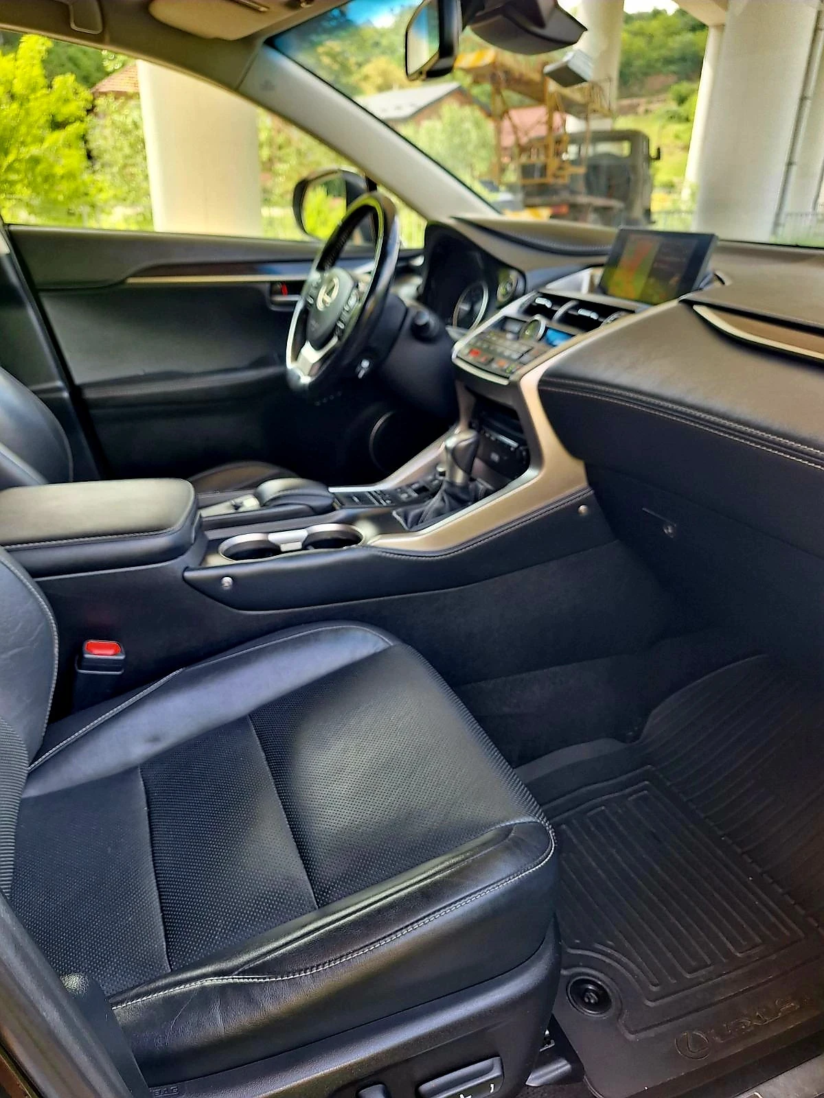 Lexus NX 300h Luxury, LPG, снимка 9 - Автомобили и джипове - 54636211