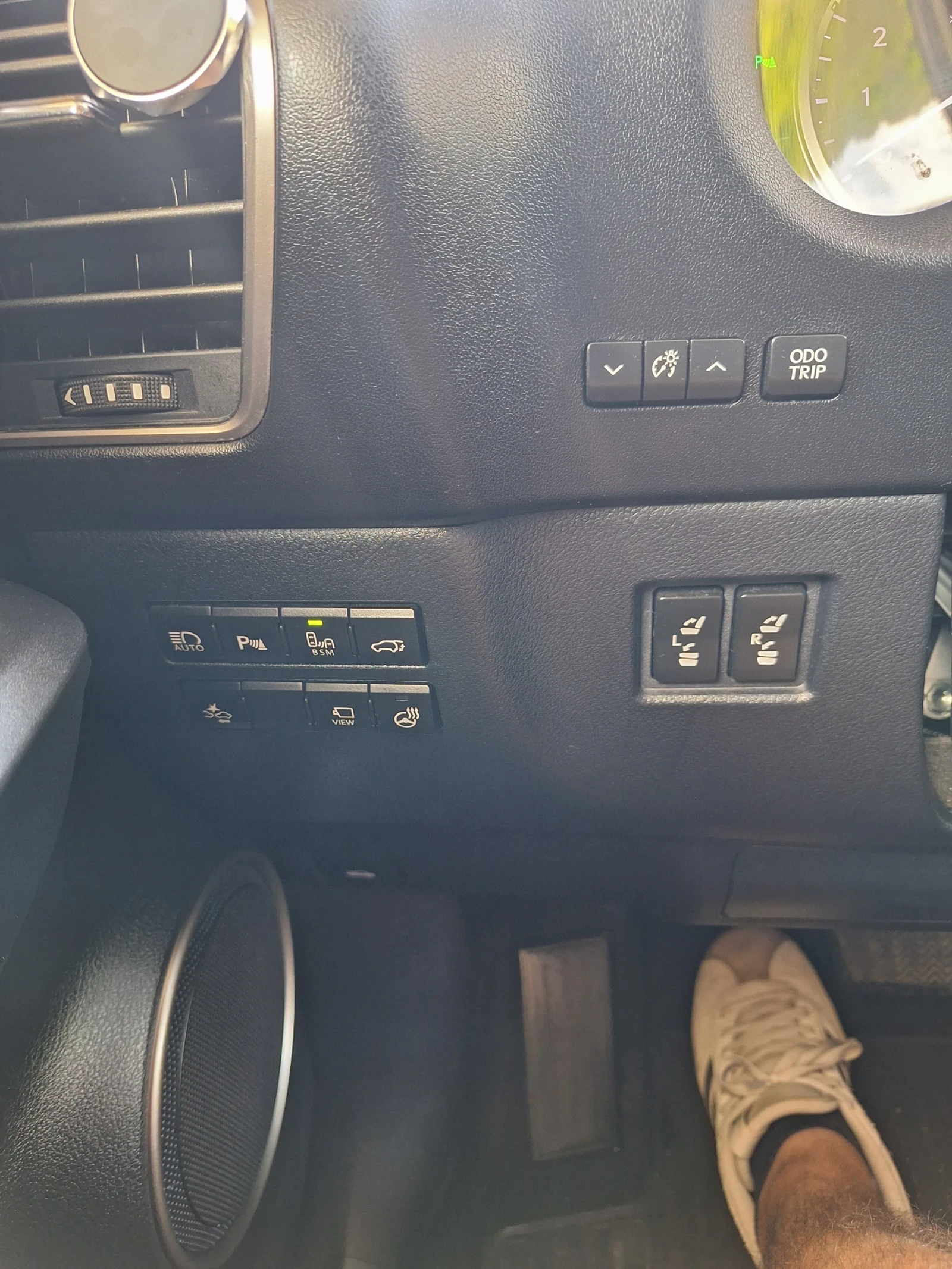 Lexus NX 300h Luxury, LPG, снимка 10 - Автомобили и джипове - 54636211