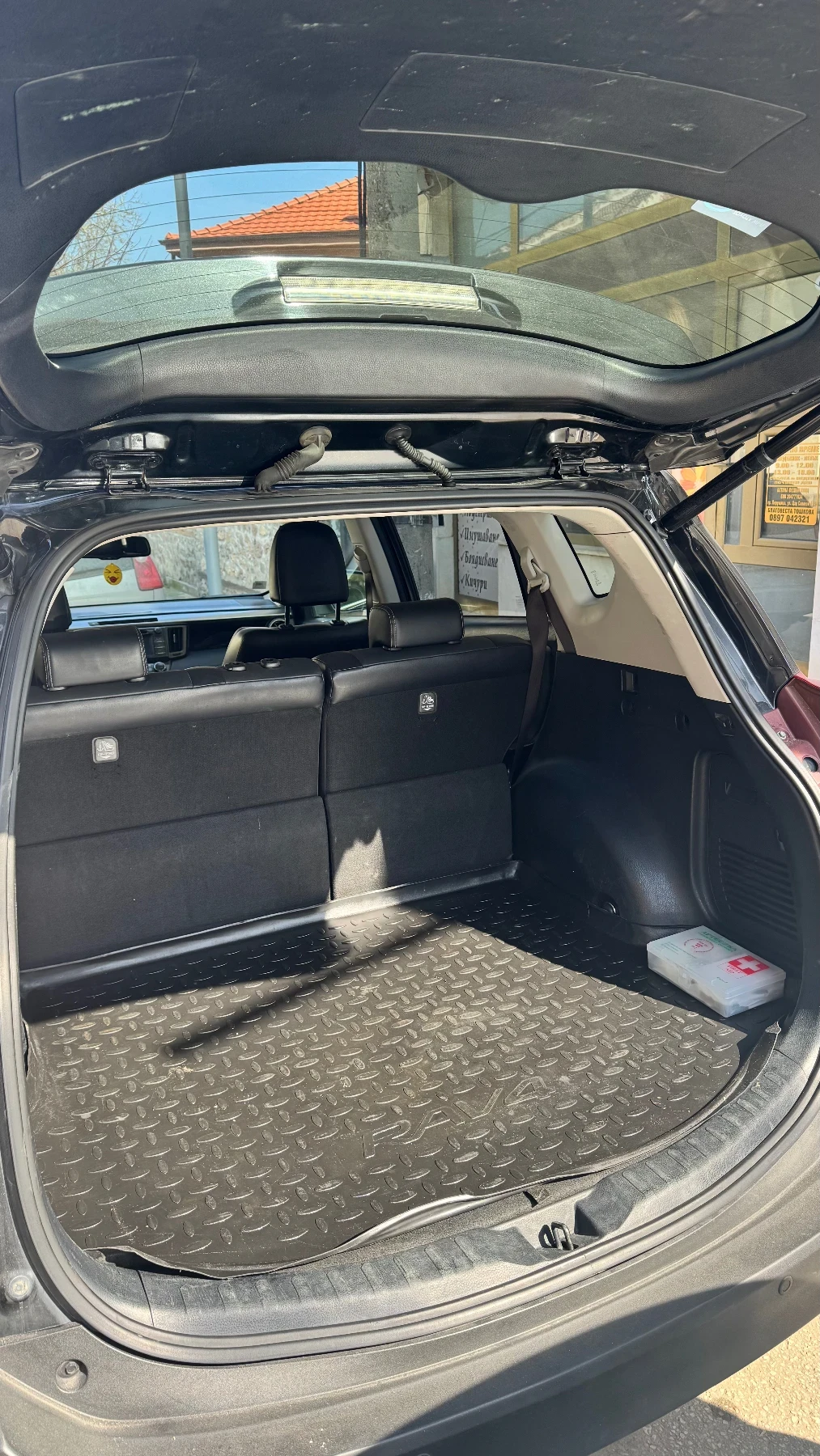 Toyota Rav4 Закупена от Тойота Пловдив, снимка 4 - Автомобили и джипове - 53754294