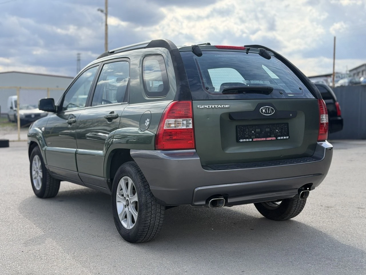 Kia Sportage 2.0 CRDi 4x4, снимка 4 - Автомобили и джипове - 54151933