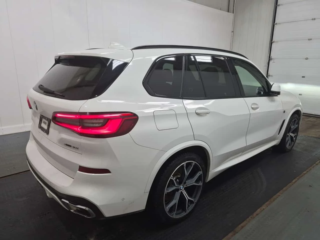 BMW X5 M-pkg* HUD* Harman/Kardon* 360* CarPlay, снимка 3 - Автомобили и джипове - 54611834
