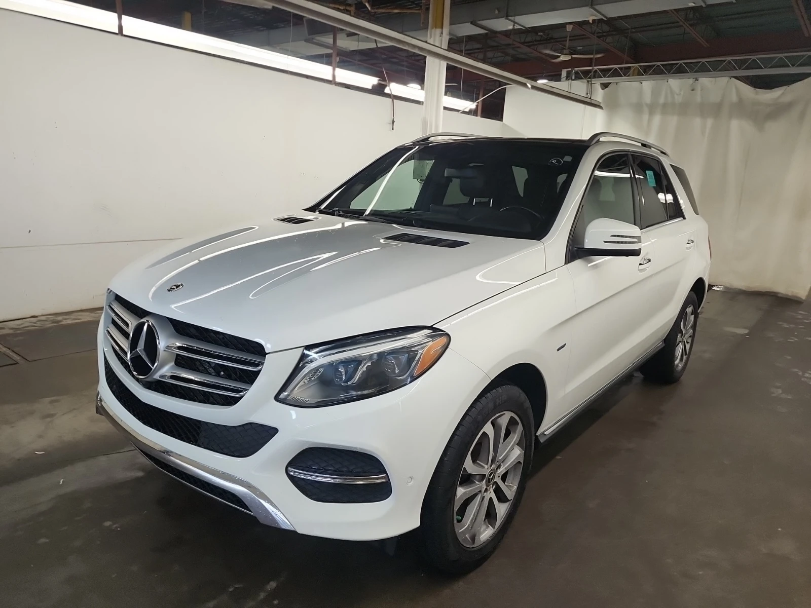 Mercedes-Benz GLE 550E 4MATIC, снимка 2 - Автомобили и джипове - 54992443