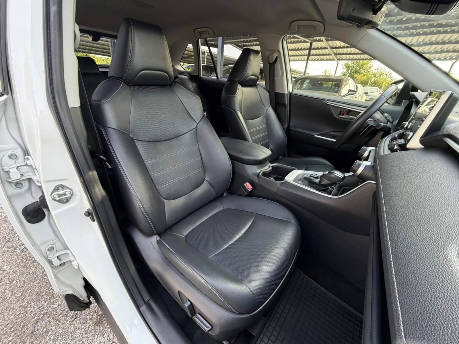 Toyota Rav4 /Facelift/4x4/Executive/360Camera/В гаранция , снимка 16 - Автомобили и джипове - 55839234