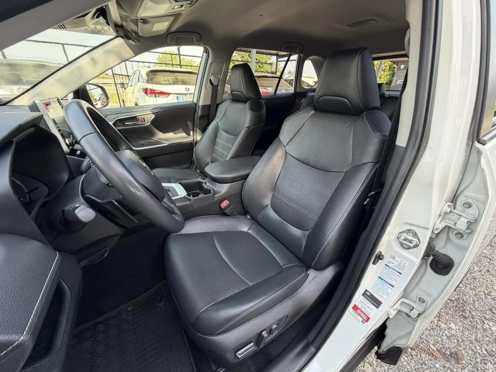 Toyota Rav4 /Facelift/4x4/Executive/360Camera/В гаранция , снимка 14 - Автомобили и джипове - 55839234
