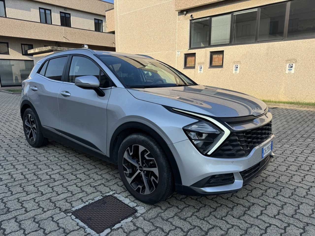 Kia Sportage 1.6 CRDI Business, снимка 3 - Автомобили и джипове - 55901587