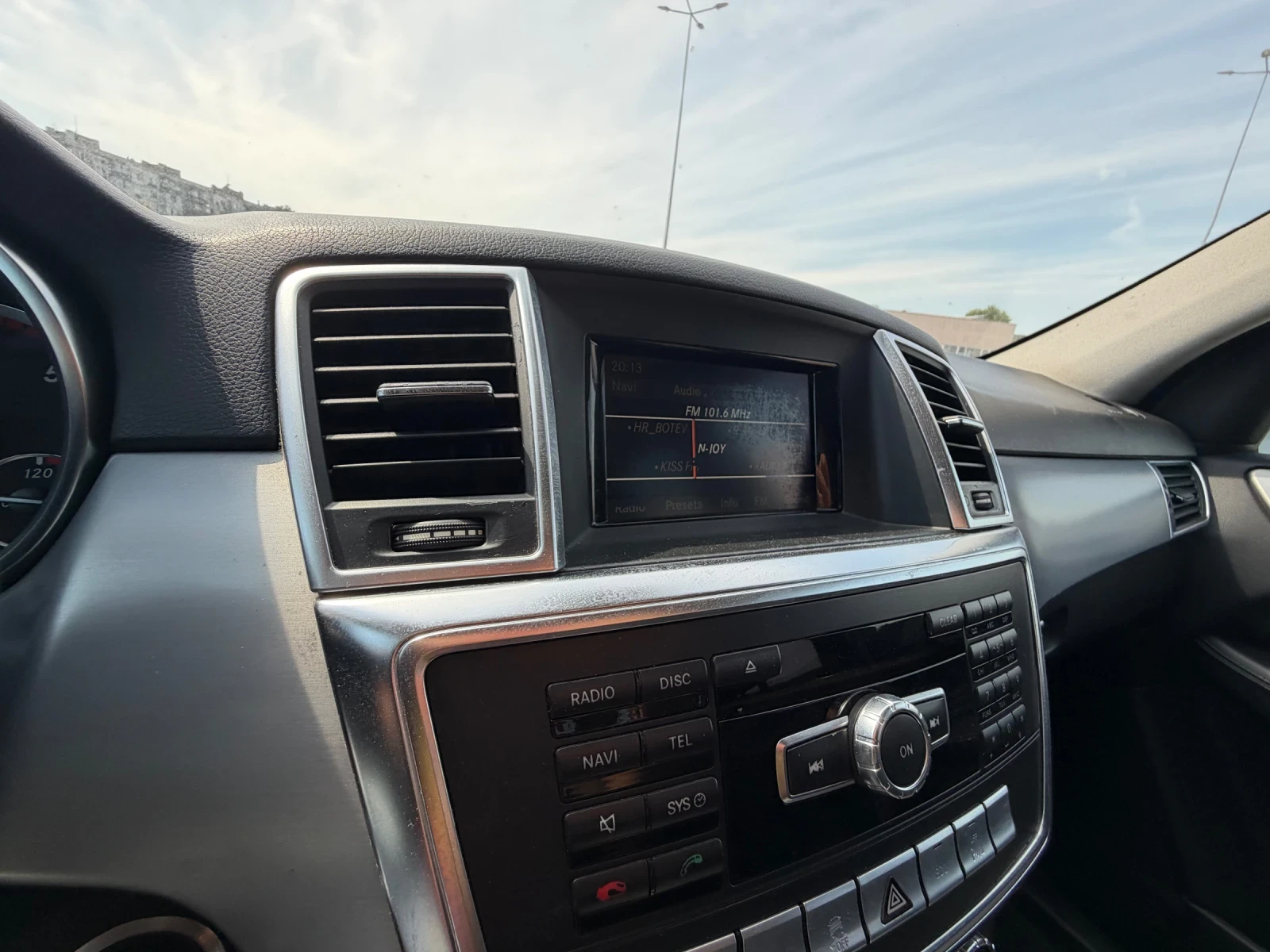Mercedes-Benz ML AMG* LED* SPORT, снимка 14 - Автомобили и джипове - 55939755