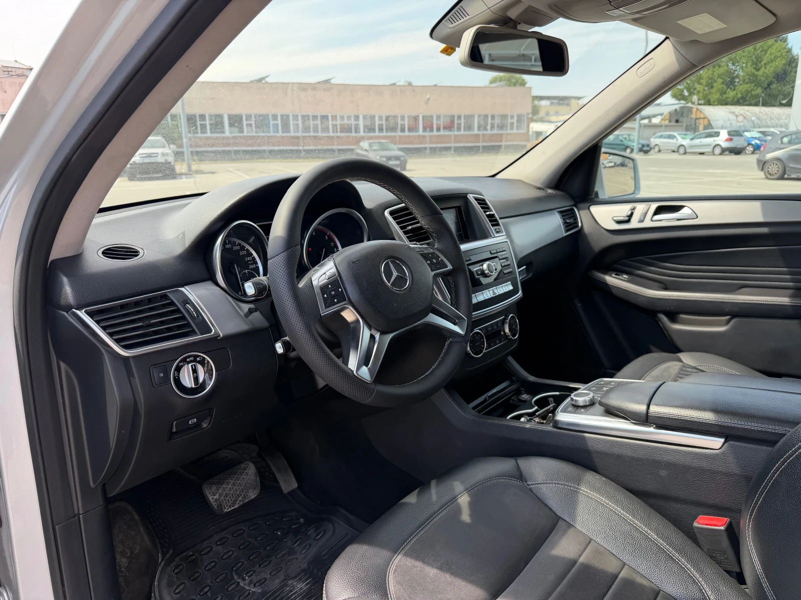 Mercedes-Benz ML AMG* LED* SPORT, снимка 11 - Автомобили и джипове - 55939755