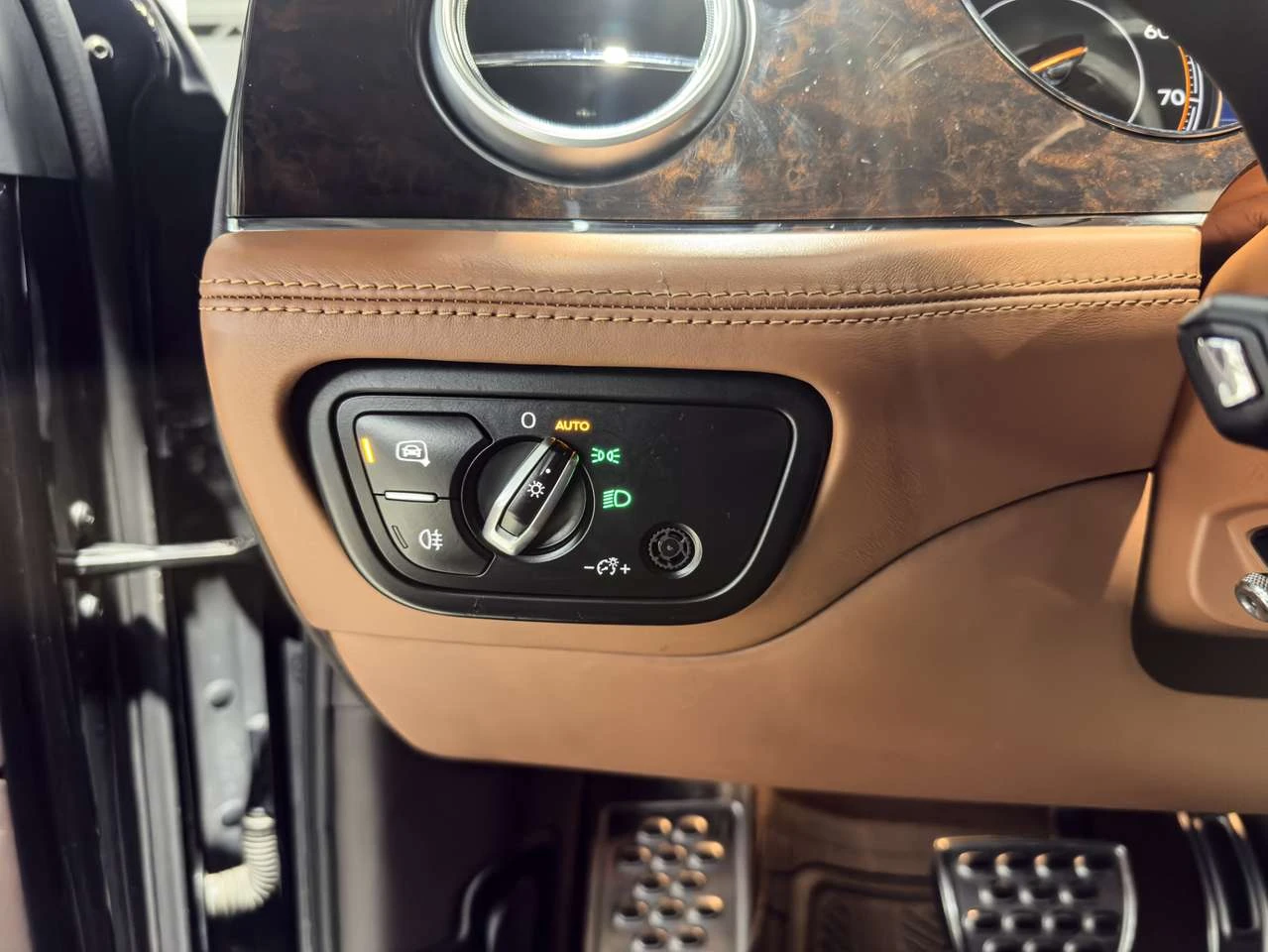 Bentley Bentayga W12 AWD, снимка 14 - Автомобили и джипове - 56434657