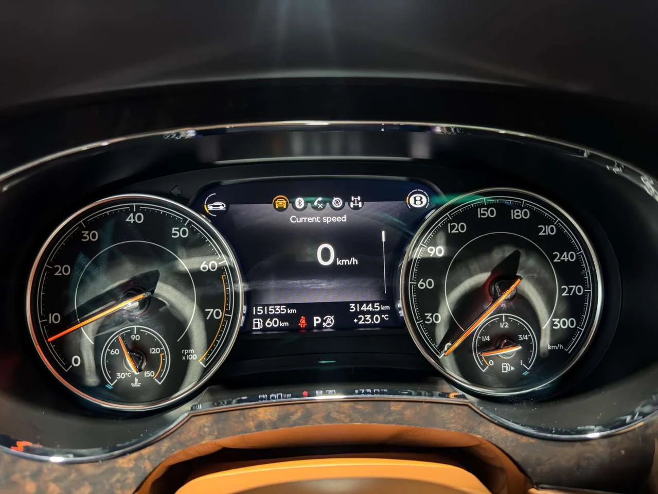 Bentley Bentayga W12 AWD, снимка 10 - Автомобили и джипове - 56434657