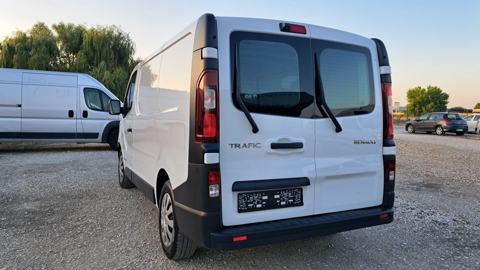 Renault Trafic ХЛАДИЛЕН/КЛИМАТИК/КАМЕРА/НАВИГАЦИЯ/EURO6 , снимка 3 - Бусове и автобуси - 55686287