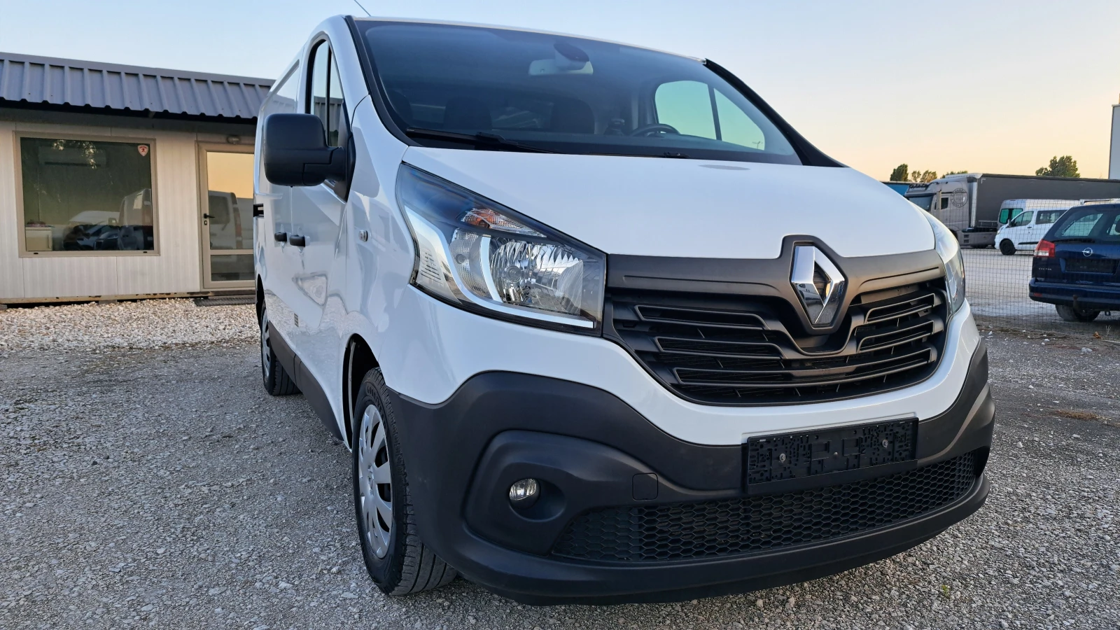Renault Trafic ХЛАДИЛЕН/КЛИМАТИК/КАМЕРА/НАВИГАЦИЯ/EURO6 , снимка 2 - Бусове и автобуси - 55686287