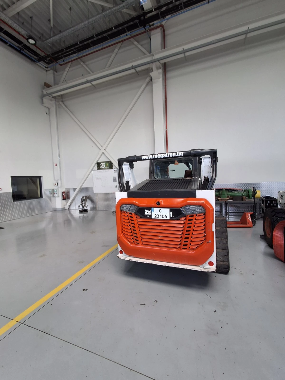 Мини челни товарачи Bobcat Т66, снимка 9 - Индустриална техника - 53813488