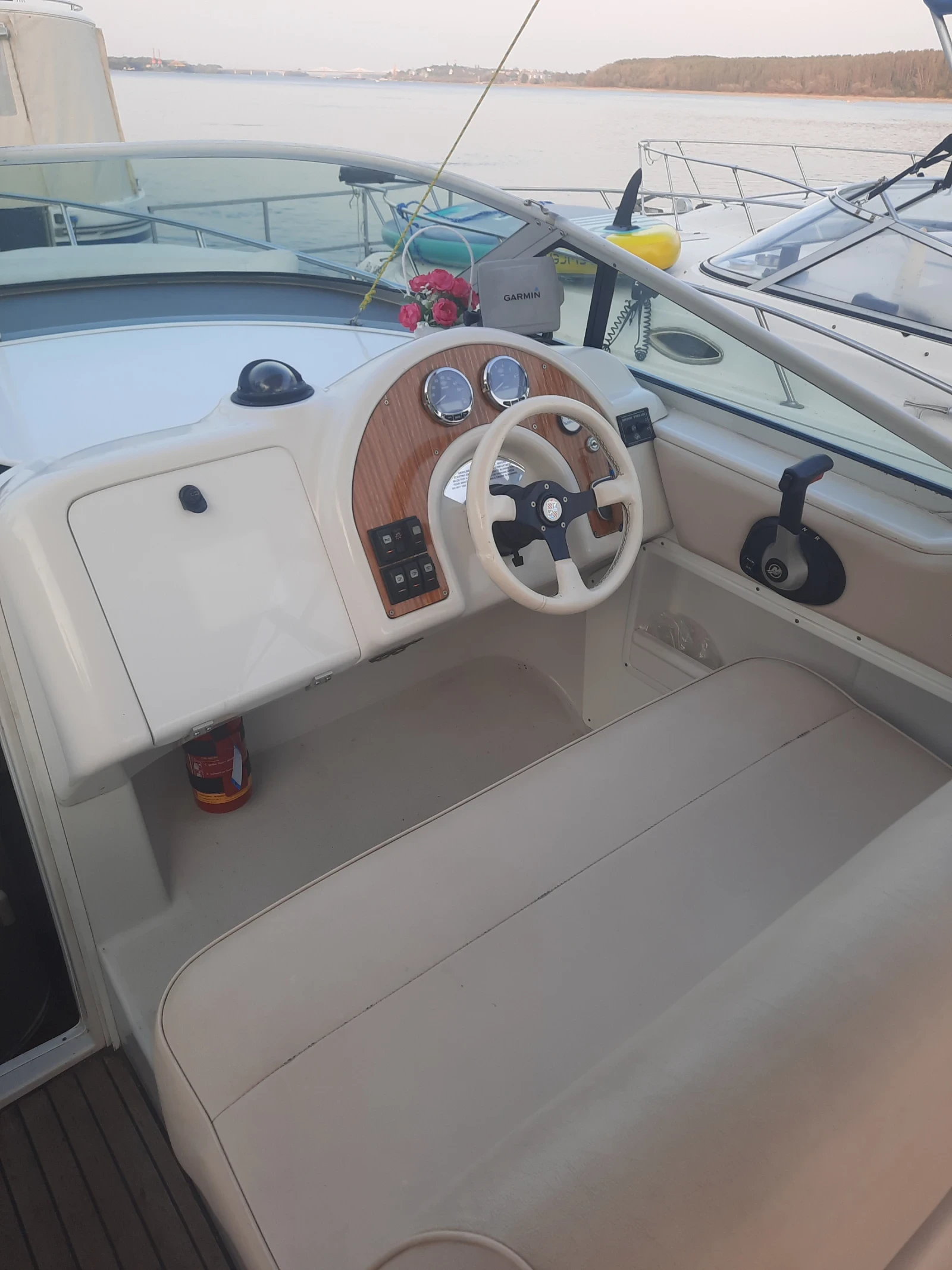 ������� ���� Chris Craft 252 Crowne | Mobile.bg � ����������� 14