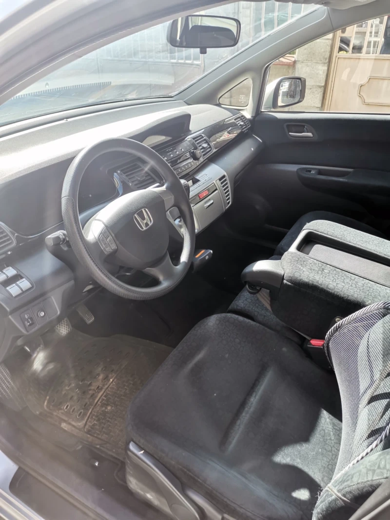 Honda Fr-v 1.7 V-tec, снимка 16 - Автомобили и джипове - 47565111