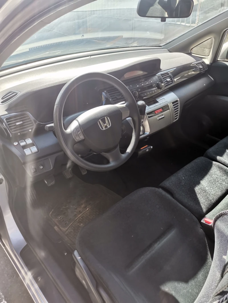 Honda Fr-v 1.7 V-tec, снимка 9 - Автомобили и джипове - 47565111