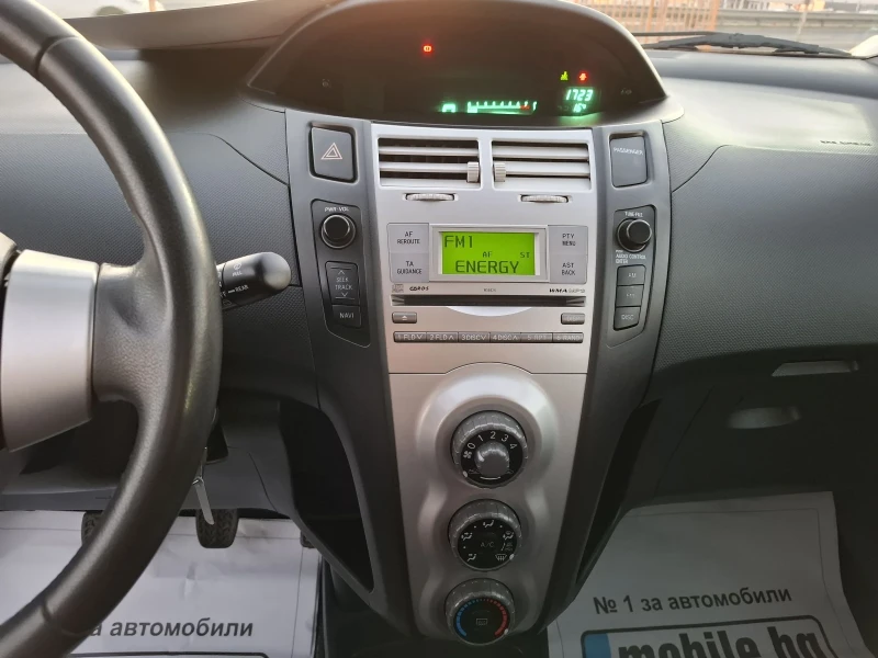 Toyota Yaris 1.3i, снимка 12 - Автомобили и джипове - 49399125