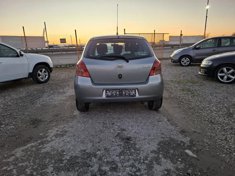 Toyota Yaris 1.3i, снимка 6 - Автомобили и джипове - 49399125