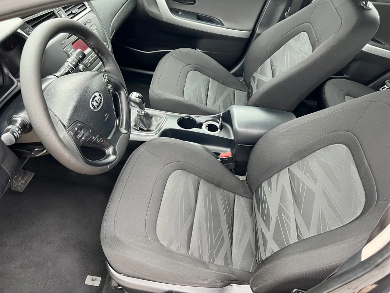 Kia Ceed 1.6 CRDI 110к.с, снимка 11 - Автомобили и джипове - 52243917