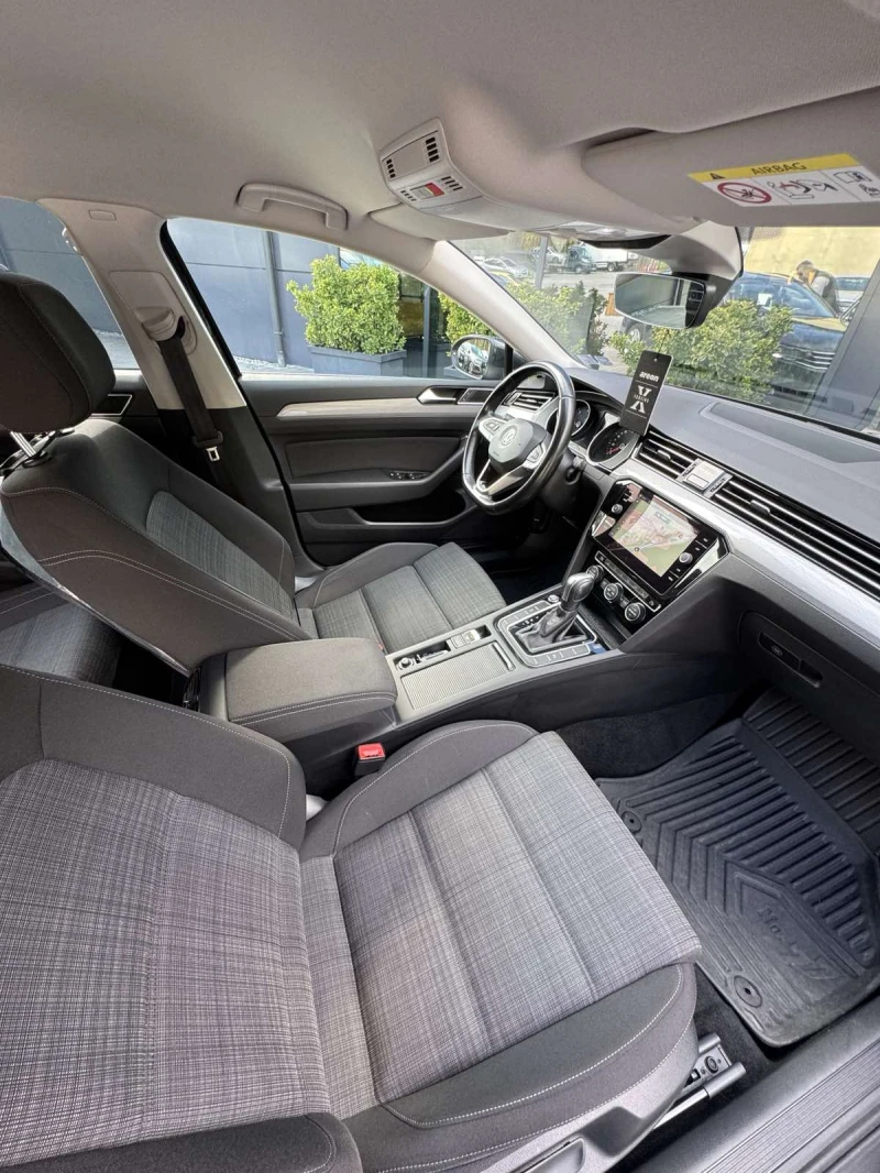 VW Passat, снимка 12 - Автомобили и джипове - 52096150