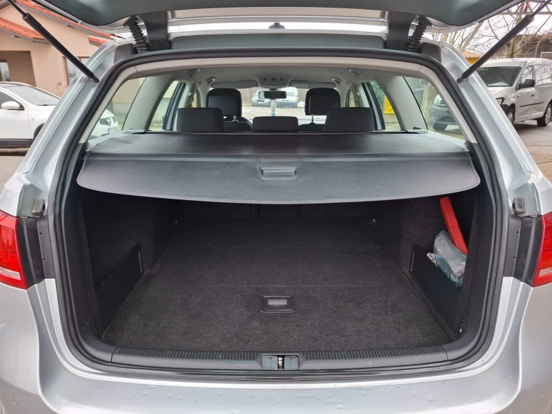 VW Passat 2.0tdi Navi, снимка 11 - Автомобили и джипове - 53392680