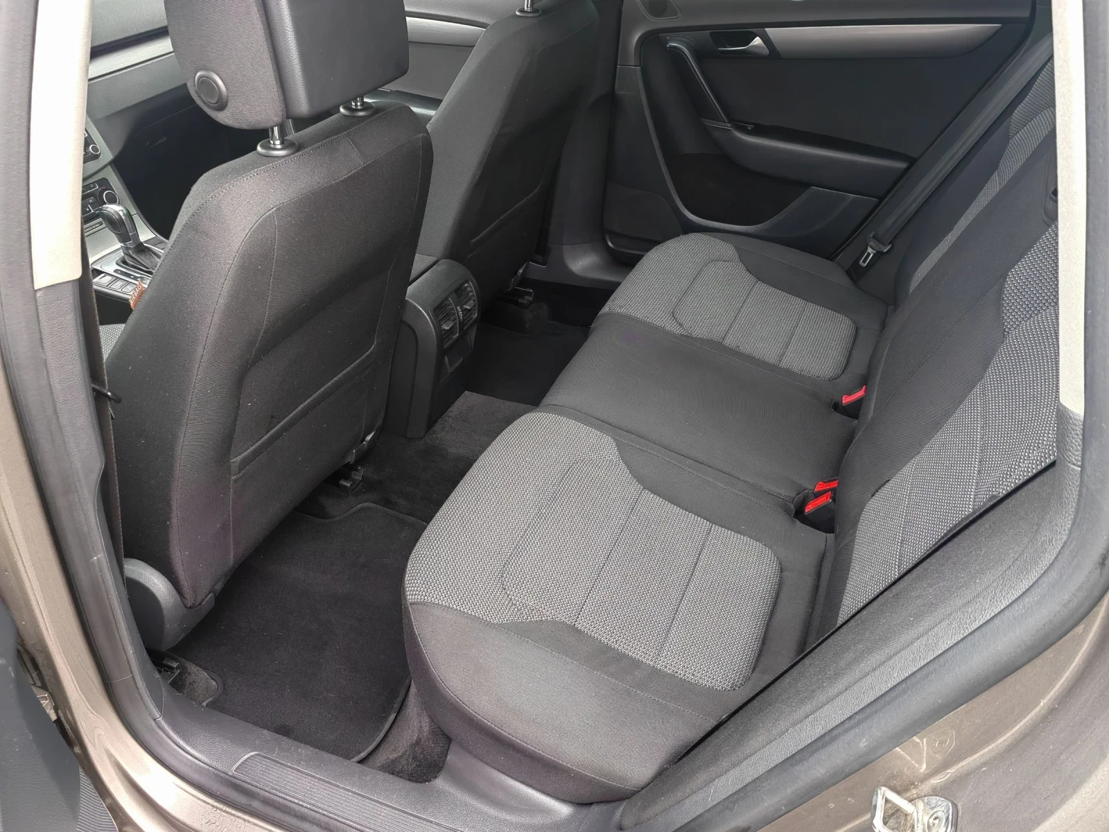 VW Passat 2.0TDI DSG - изображение 9