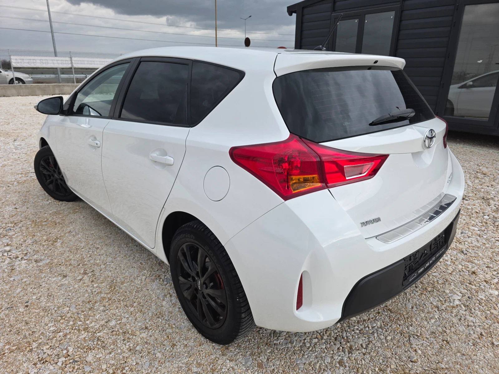 Toyota Auris 1.33 VVTI � �������� �� ������ | Mobile.bg � ����������� 2