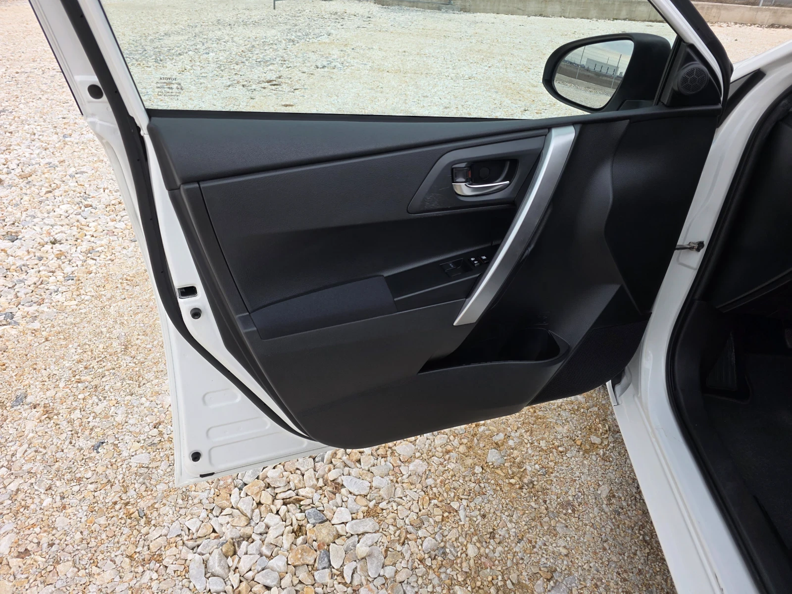 Toyota Auris 1.33 VVTI � �������� �� ������ | Mobile.bg � ����������� 5